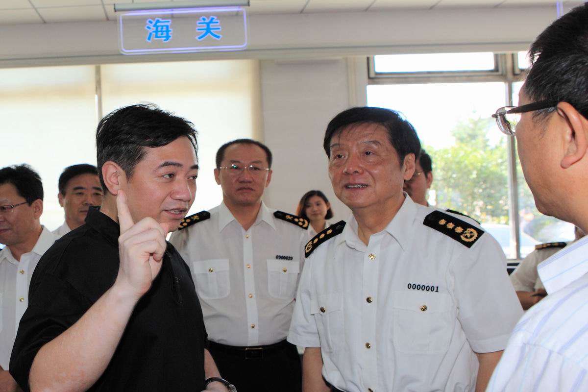 8月18日至20日,海关总署署长于广洲到哈尔滨考察调研.