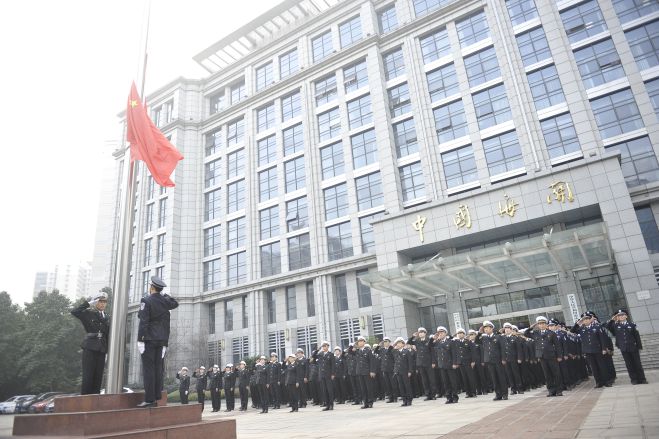 1月2日重庆海关举行2019年庆元旦升旗仪式
